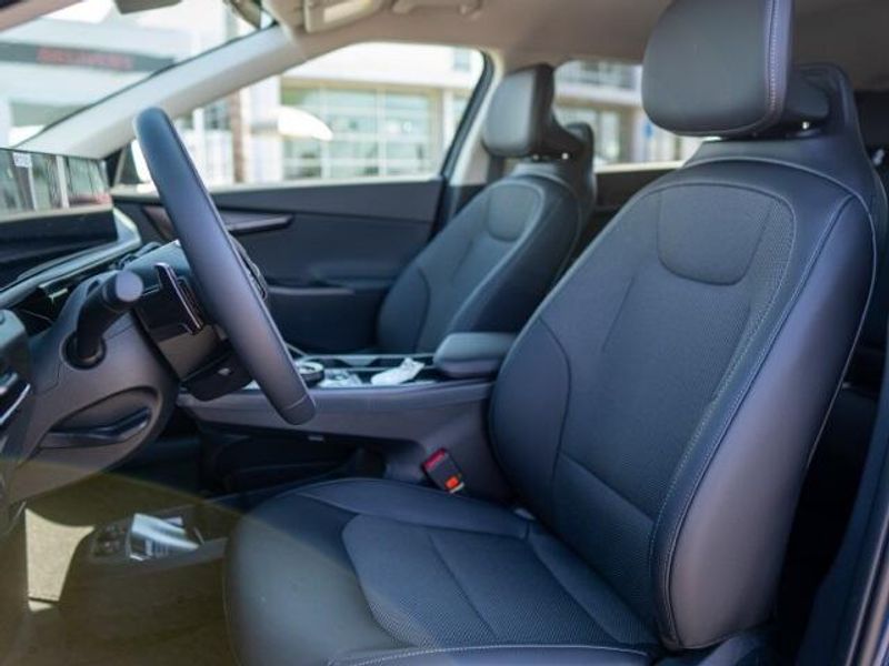 2025 Kia EV6 LightImage 9