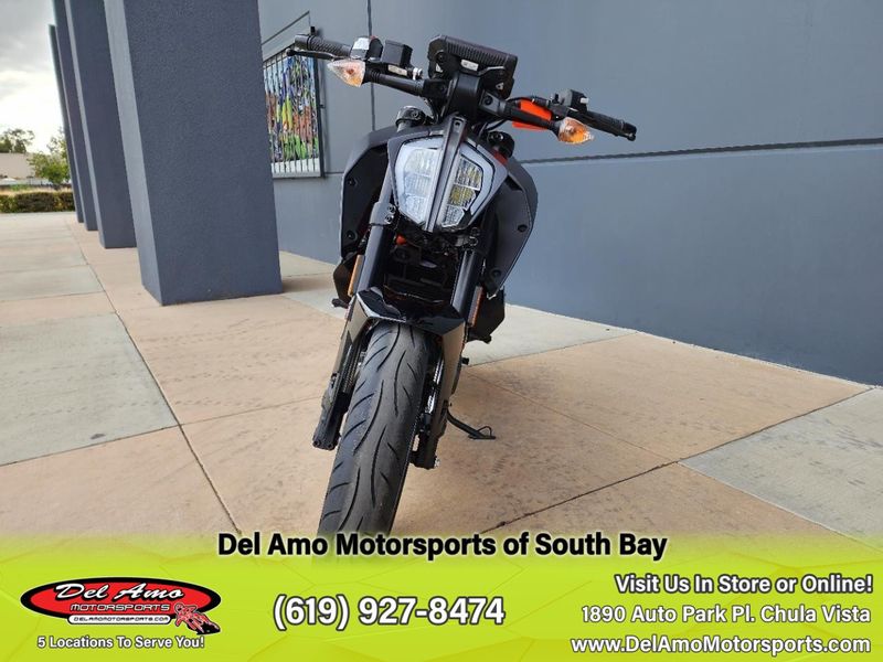 2023 KTM 390 DUKE  in a GREY exterior color. Del Amo Motorsports of South Bay (619) 547-1937 delamomotorsports.com 