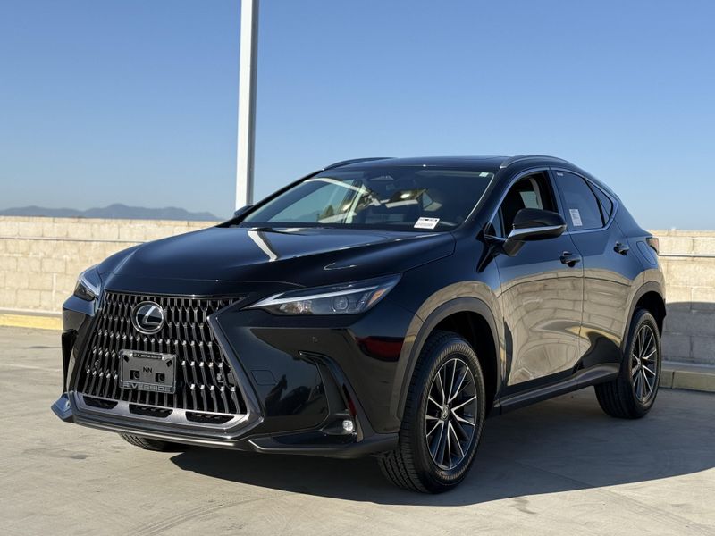 2025 Lexus NX 250Image 7