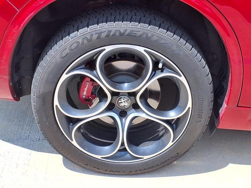 Used 2022 Alfa Romeo Stelvio VeloceImage 12
