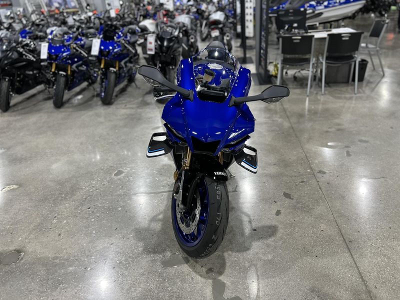 New 2025 Yamaha YZF-R1 Image 5