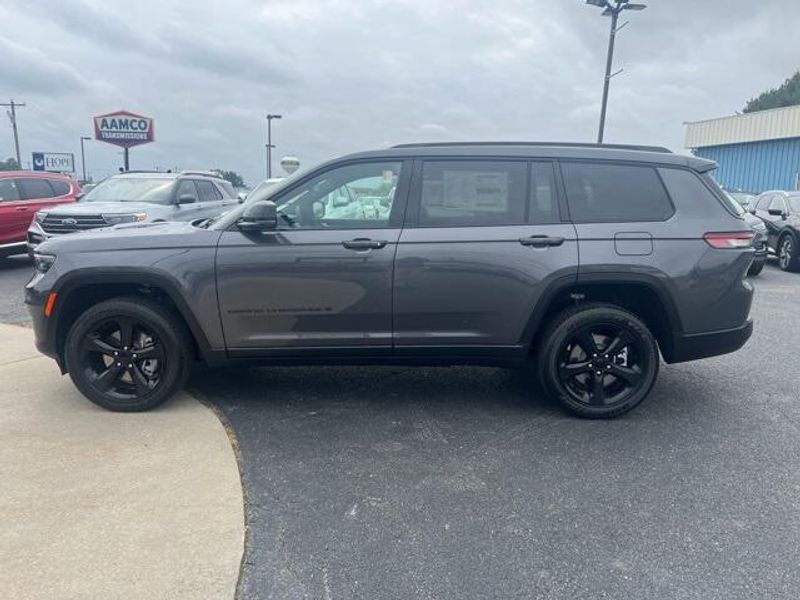 2025 Jeep Grand Cherokee L Altitude X 4x4Image 4