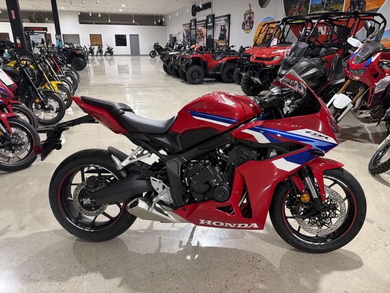 New 2026 Honda CBR650R E-CLUTCH Image 18