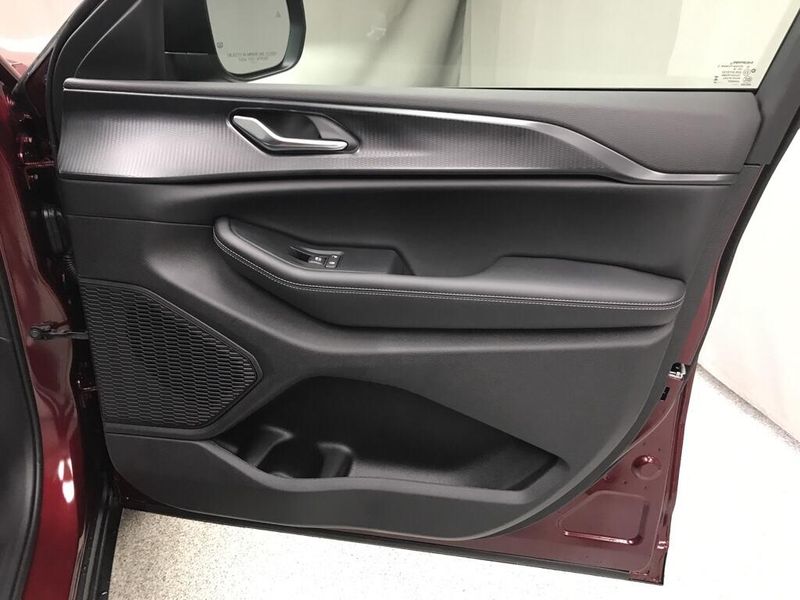 New 2026 Jeep Grand Cherokee Laredo X 4x4Image 15