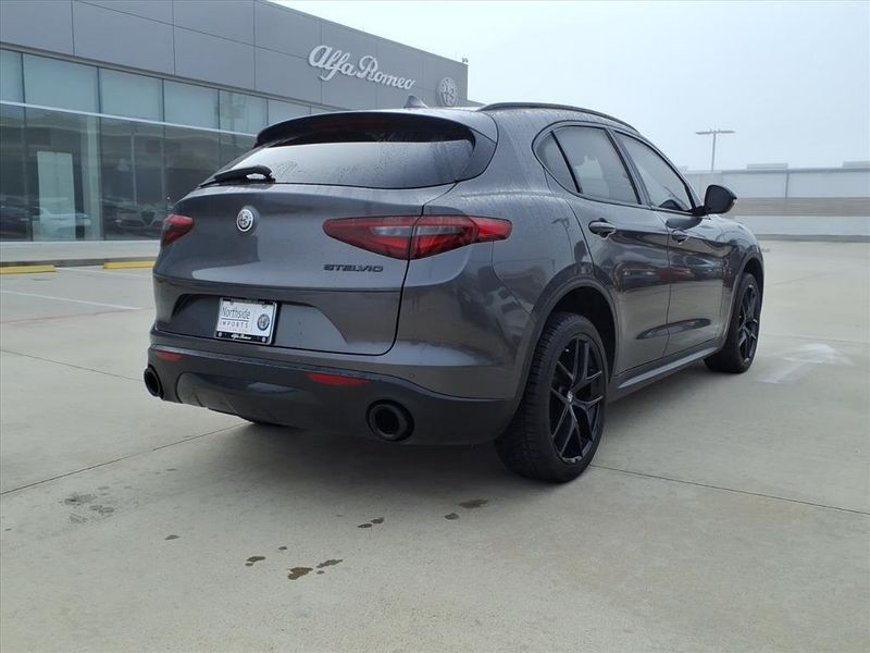 Used 2020 Alfa Romeo Stelvio Image 12