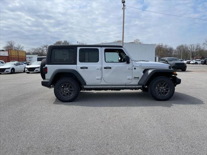2024 Jeep Wrangler Unlimited Sport RHD photo 8
