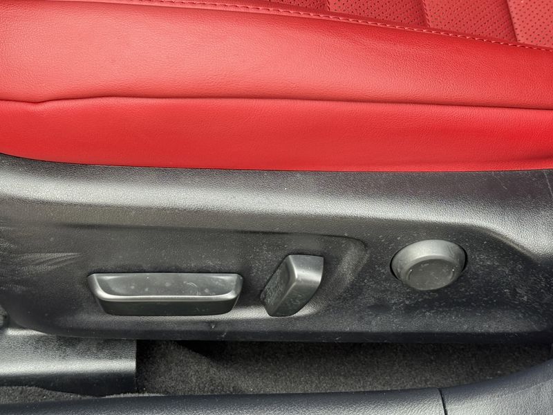 2022 Lexus IS 350 F-SPORTImage 19
