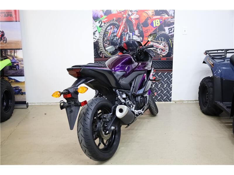 Used 2023 Yamaha YZF-R3 Image 2
