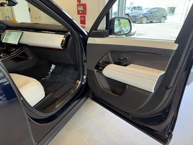 2023 Land Rover Range Rover Sport SE