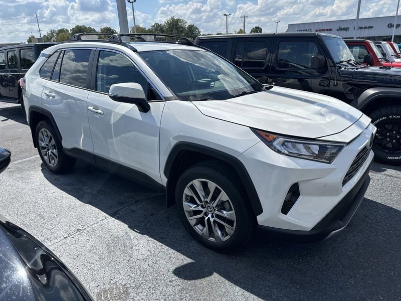 2019 Toyota RAV4 LimitedImage 4