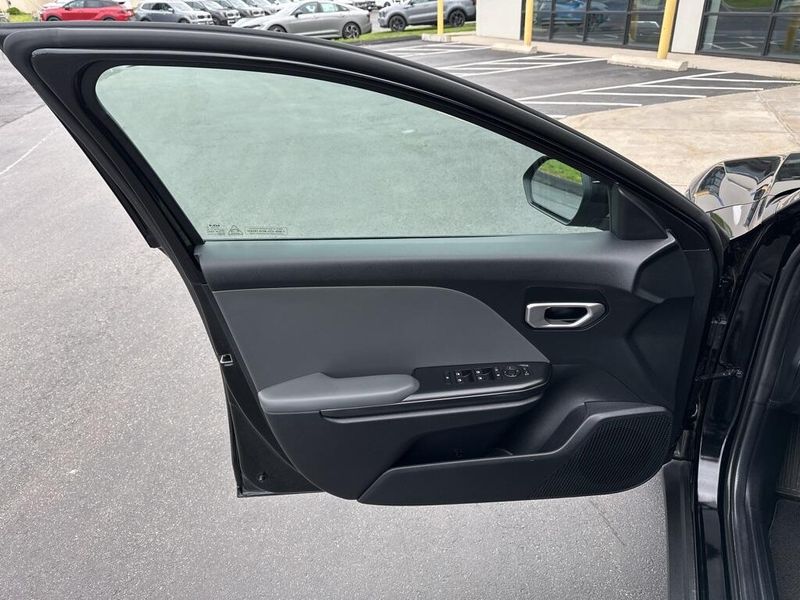 2025 Kia K4 LXSImage 24
