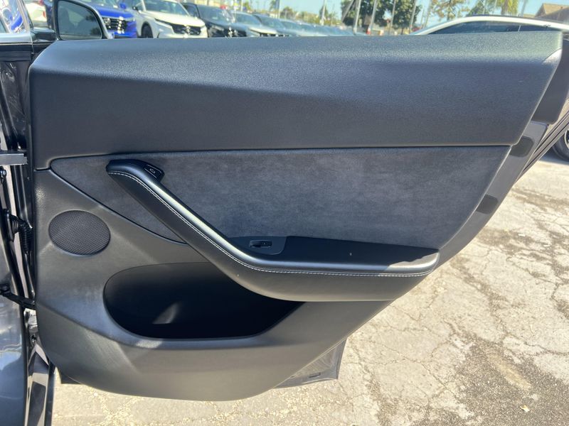 2021 Tesla Model Y Long RangeImage 23