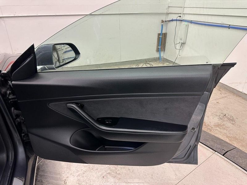 2018 Tesla Model 3 Long RangeImage 29