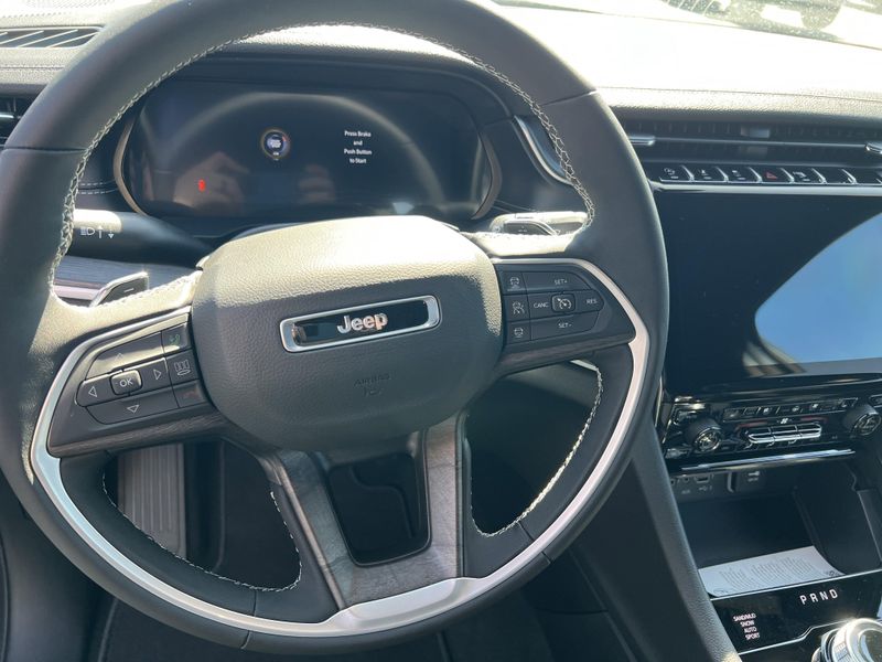 New 2025 Jeep Grand Cherokee L Limited 4x4Image 20