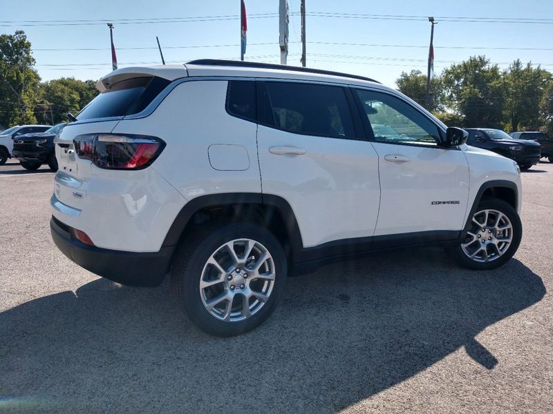 2023 Jeep Compass Latitude Lux 4x4Image 4