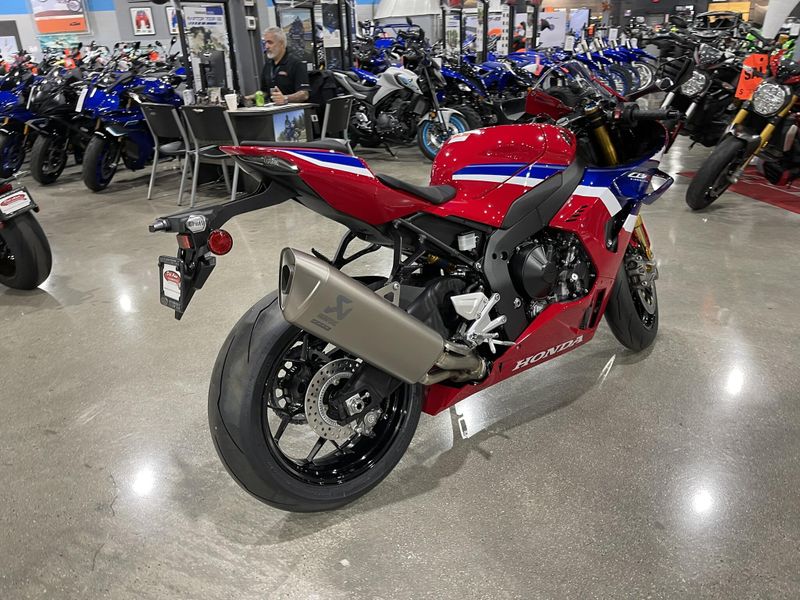New 2025 Honda CBR1000RR-R FIREBLADE SP Image 19