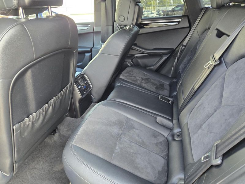 2016 Porsche Macan S photo 20