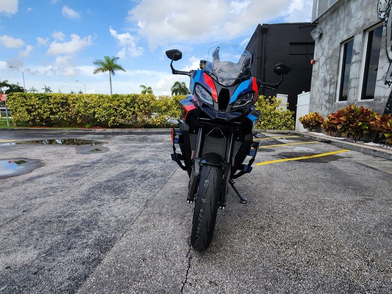 2025 BMW M 1000 XRImage 2