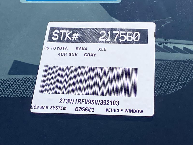 2025 Toyota RAV4 XLEImage 20