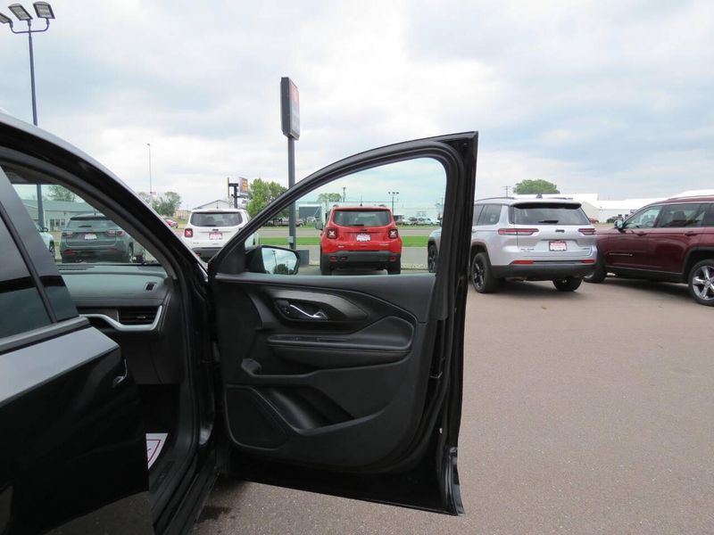 Used 2023 GMC Terrain SLT AWD 4dr SUVImage 22