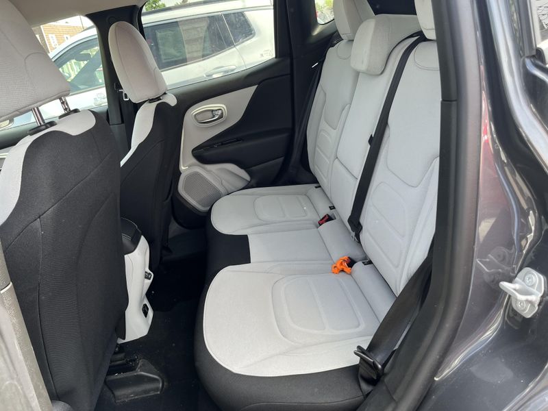 2022 Jeep Renegade LatitudeImage 3