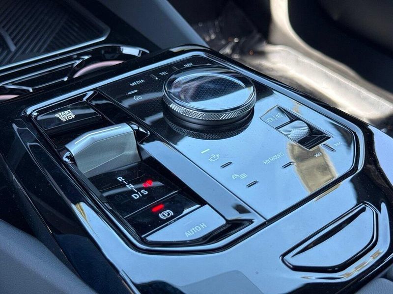 New 2027 BMW 5 Series 530i xDriveImage 24