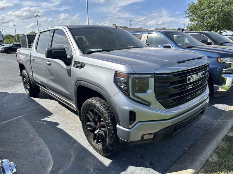 2023 GMC Sierra 1500 ElevationImage 3