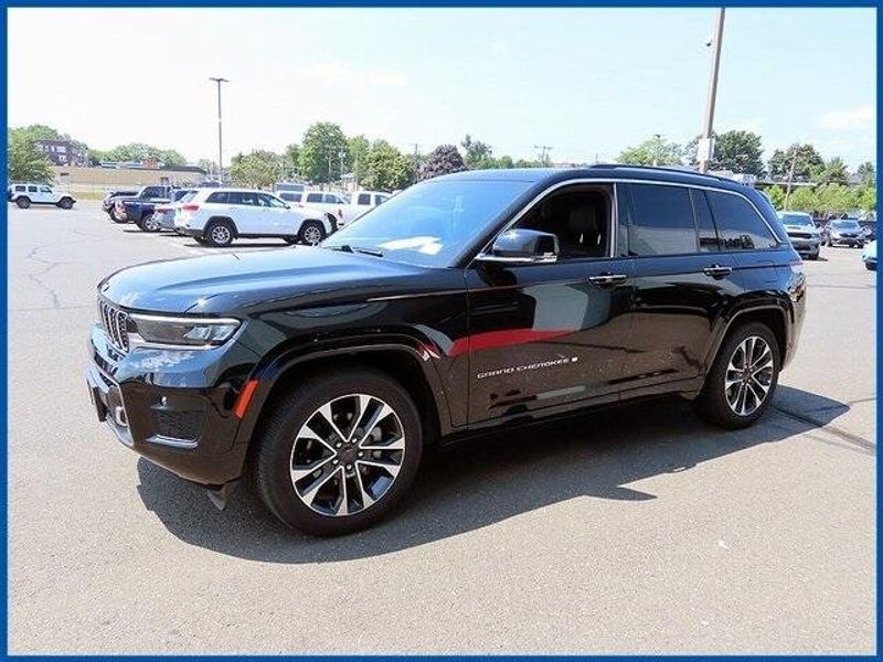 Used 2022 Jeep Grand Cherokee OverlandImage 1