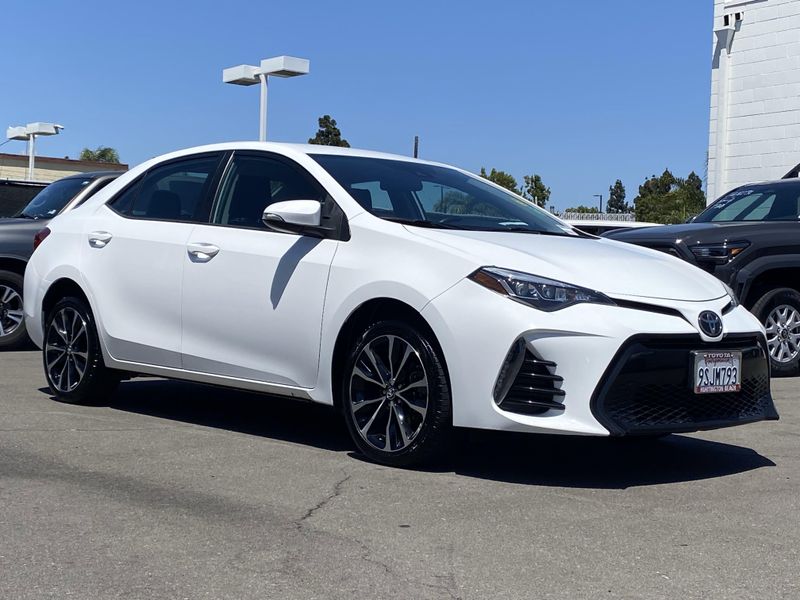 Used 2018 Toyota Corolla SEImage 2
