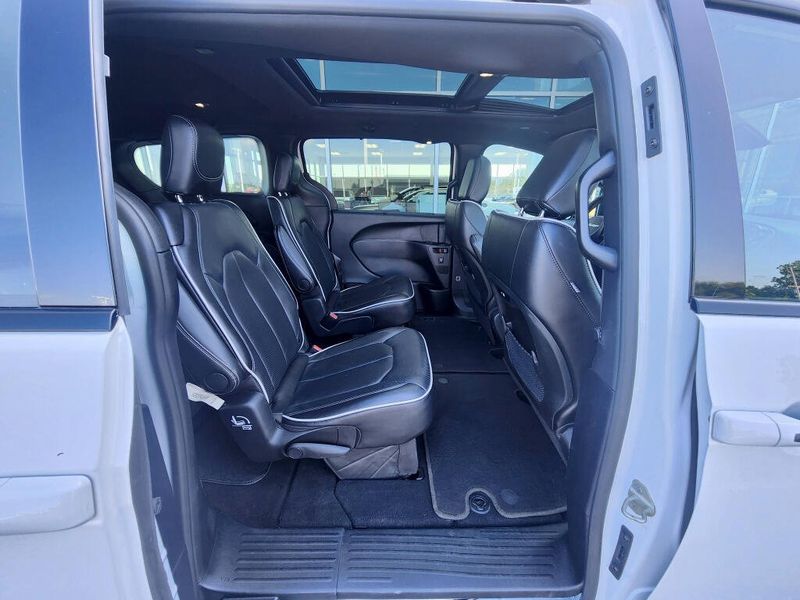 Used 2025 Chrysler Pacifica Limited S