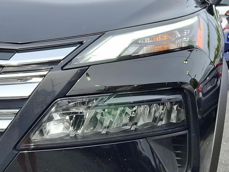 2024 Nissan Rogue SV AWD photo 8