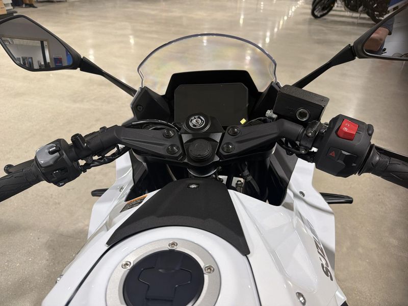 New 2026 Suzuki GSX-8R Image 23