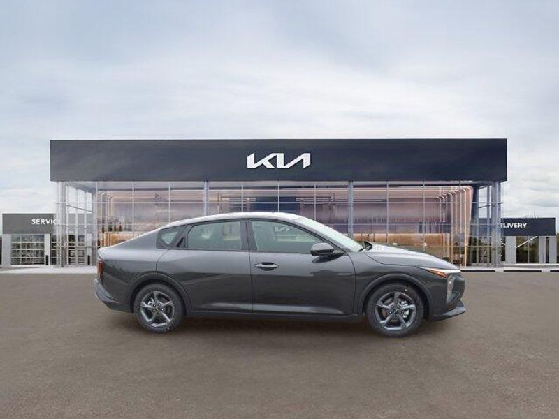 New 2026 Kia K4 LXSImage 2