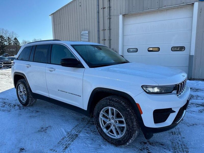 2023 Jeep Grand Cherokee LaredoImage 1