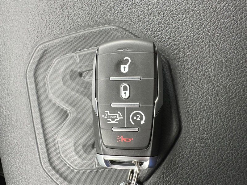 2025 RAM 1500 LaramieImage 32