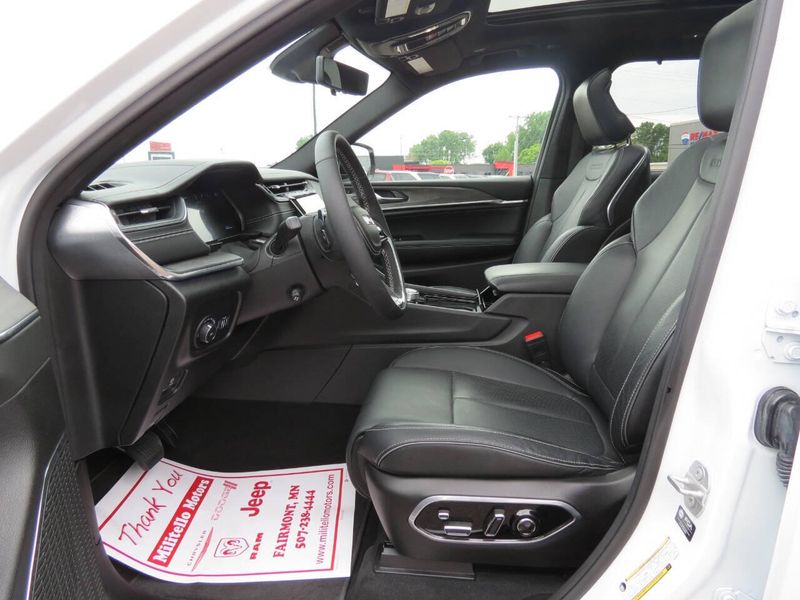 Used 2025 Jeep Grand Cherokee L Overland 4x4 4dr SUVImage 10