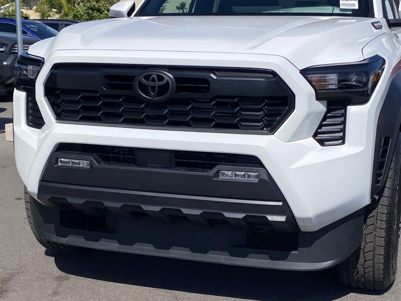 2025 Toyota Tacoma TRD Off Road HybridImage 6