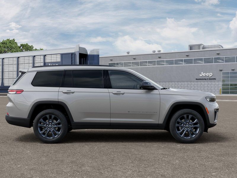 New 2026 Jeep Grand Cherokee L 85th Anniversary Edition 4x4Image 12