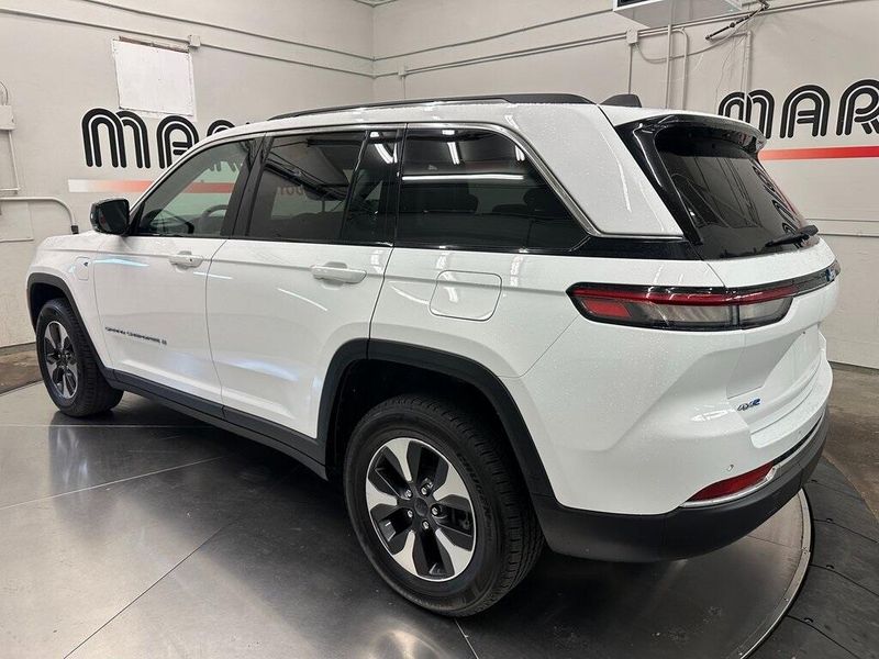 2024 Jeep Cherokee Limited 4xe photo 6