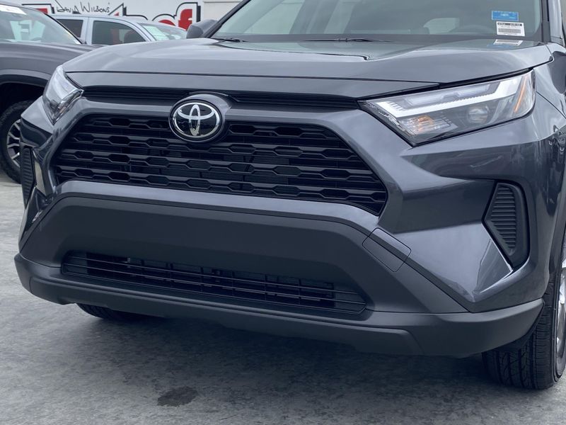 New 2025 Toyota RAV4 Hybrid XLEImage 7