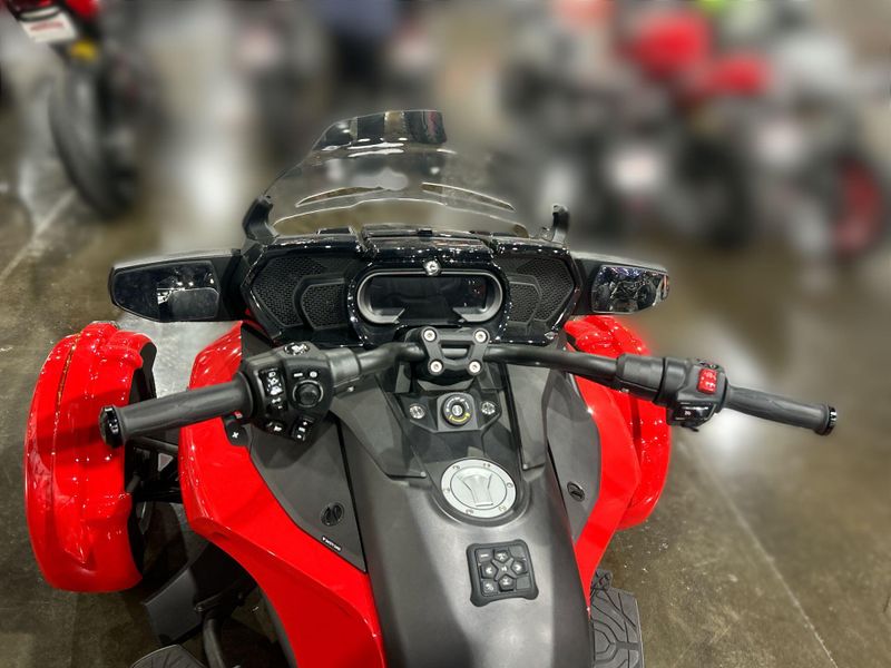 2022 Can-Am H7NA  in a PLASMA RED/ CARBON BLACK exterior color. Del Amo Motorsports delamomotorsports.com 