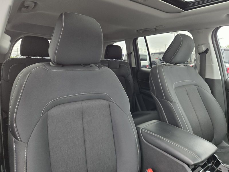 Used 2023 Jeep Grand Cherokee Laredo 4x2