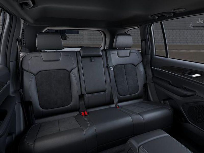 New 2026 Jeep Grand Cherokee Laredo Altitude 4x4Image 15