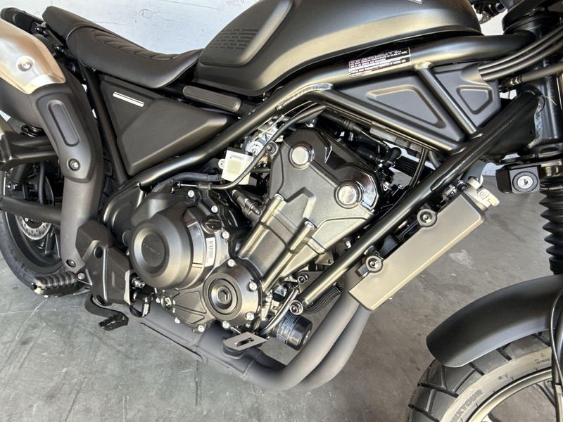 2025 Honda SCL500 Image 11