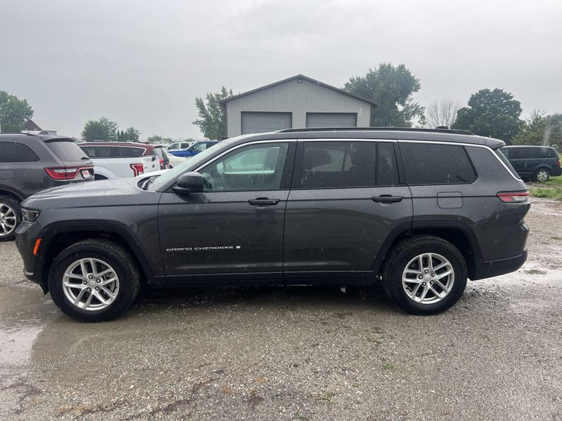 Used 2025 Jeep Grand Cherokee L LaredoImage 1
