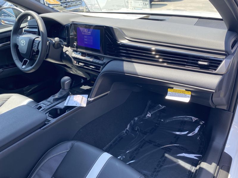 New 2025 Toyota Camry SEImage 9