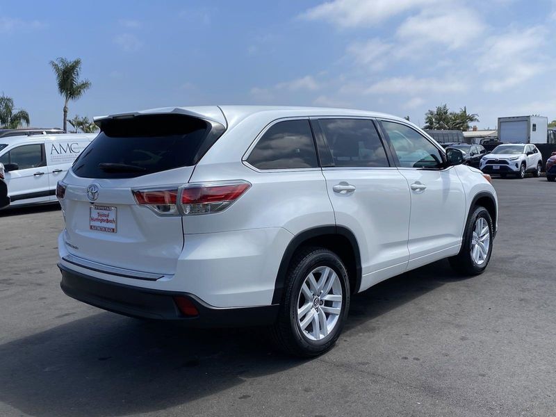 2016 Toyota Highlander LE V6Image 4