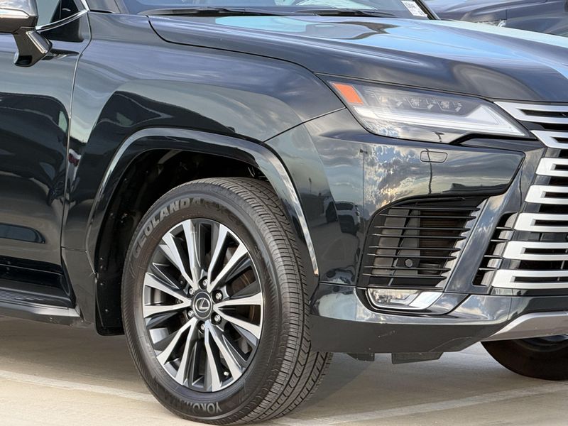 Used 2024 Lexus LX 600 PremiumImage 4