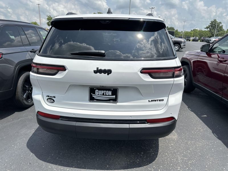 2025 Jeep Grand Cherokee L Limited 4x4Image 7