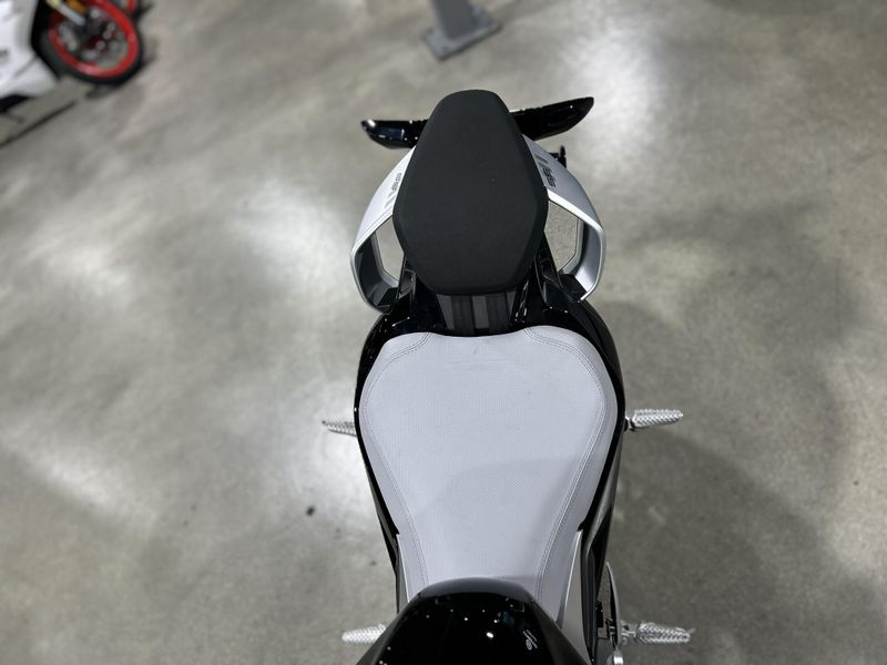 2025 CFMOTO 675SS Image 2